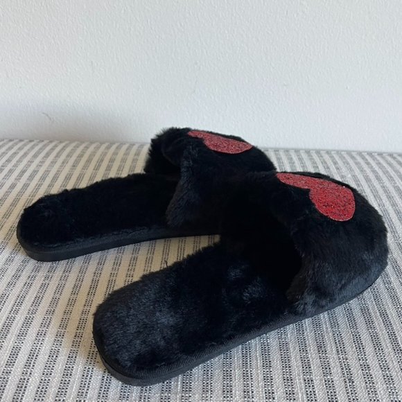 Fuzzy Open Toe Slippers With Red Glitter Heart in Black & Pink - Picture 5 of 7